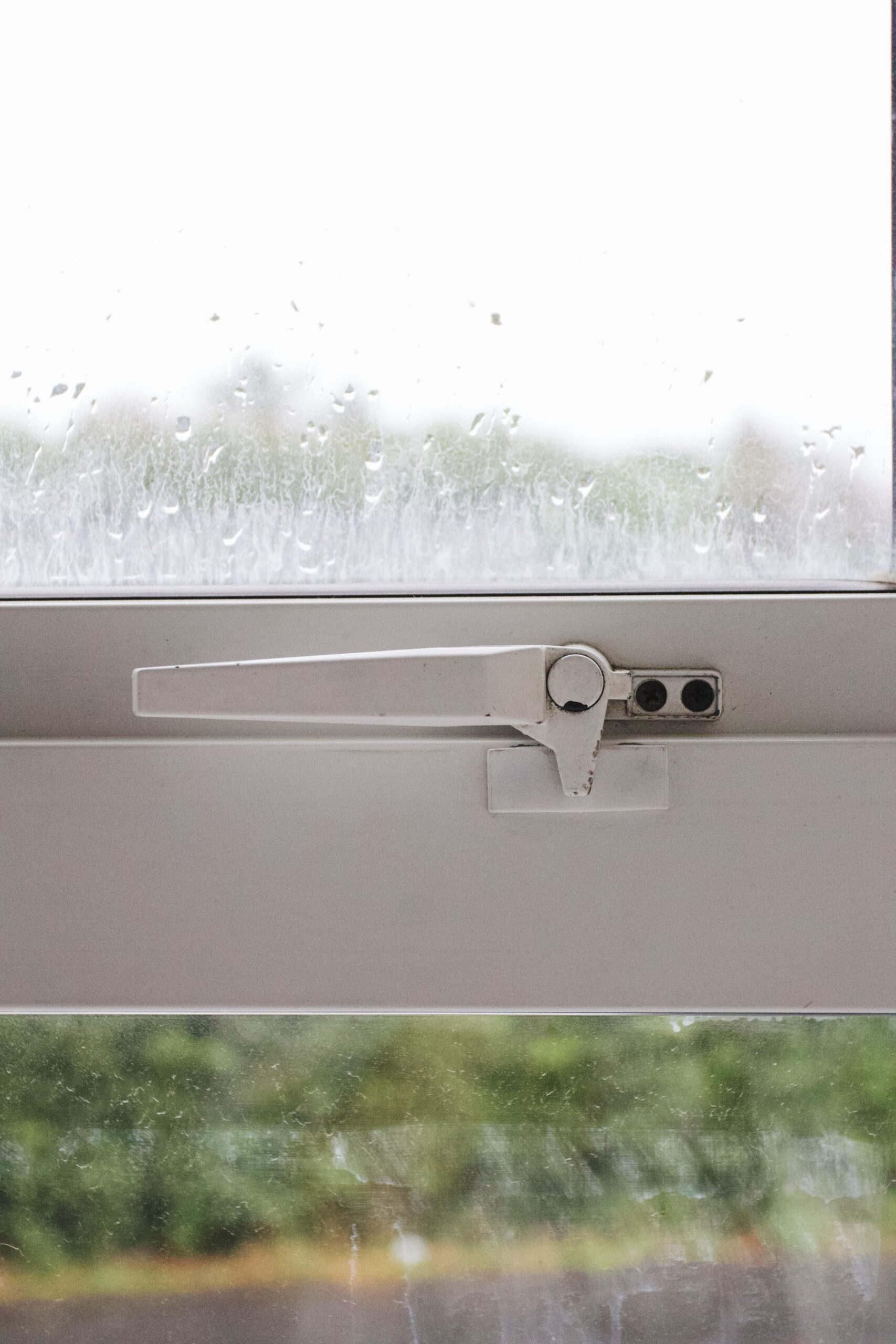 Detalhe da vedação em borracha de esquadria de PVC